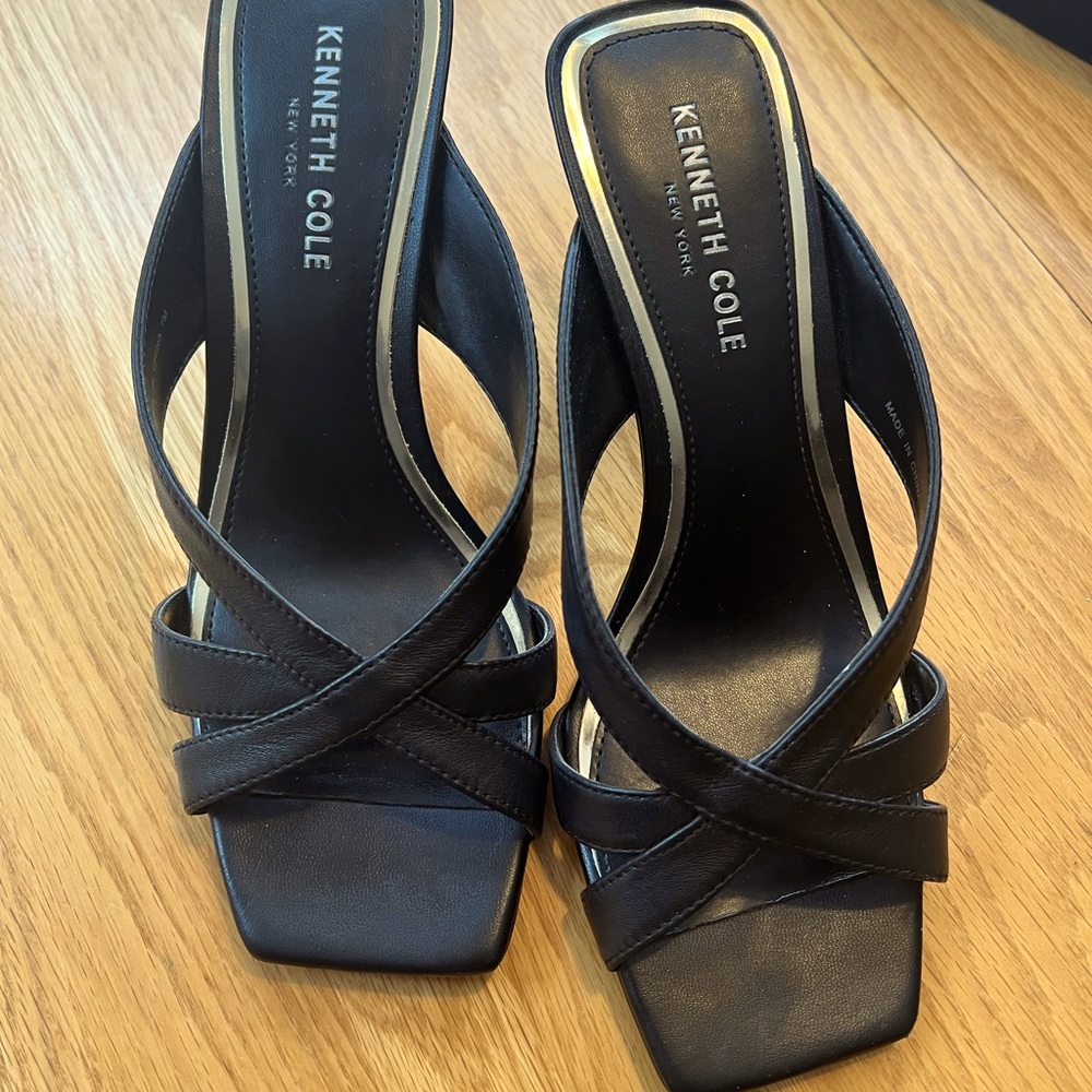 Kenneth Cole Hylda 70 heel, black, hardly worn, size 7. 3” heel